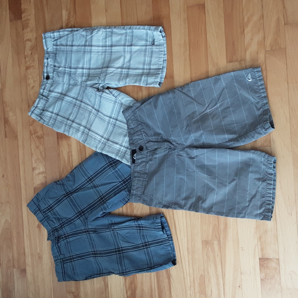 3 size 10 quicksilver shorts  - 3 FOR 40$